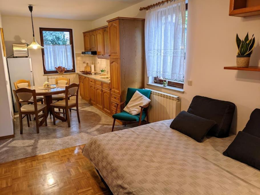 Apartment Kolodvor Dornberk Kültér fotó
